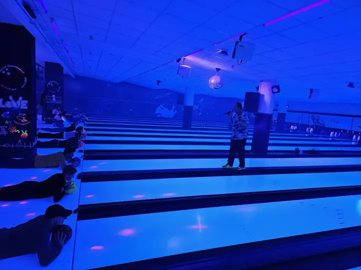 Bowling unter Schwarzlicht