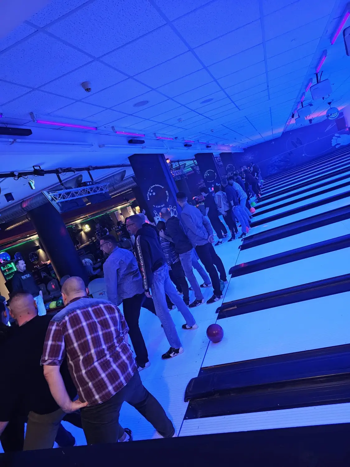 Champs Bowling Kiel GmbH Menschen im Bowlingbereich