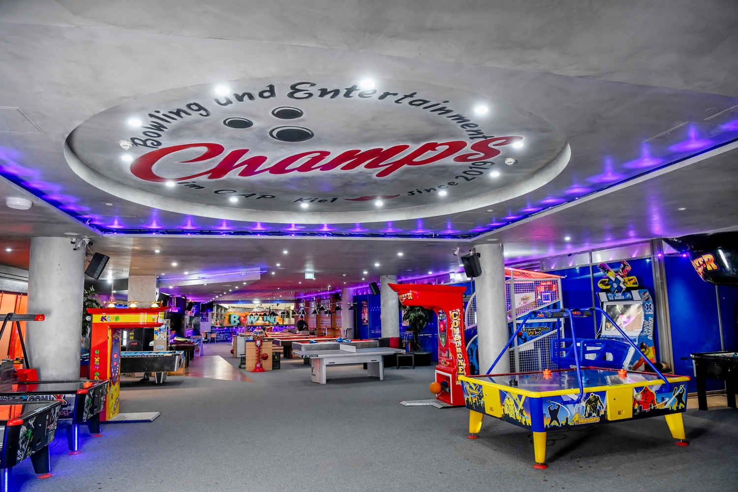 Santa in der Bowlinganlage der Champs Bowling Kiel GmbH