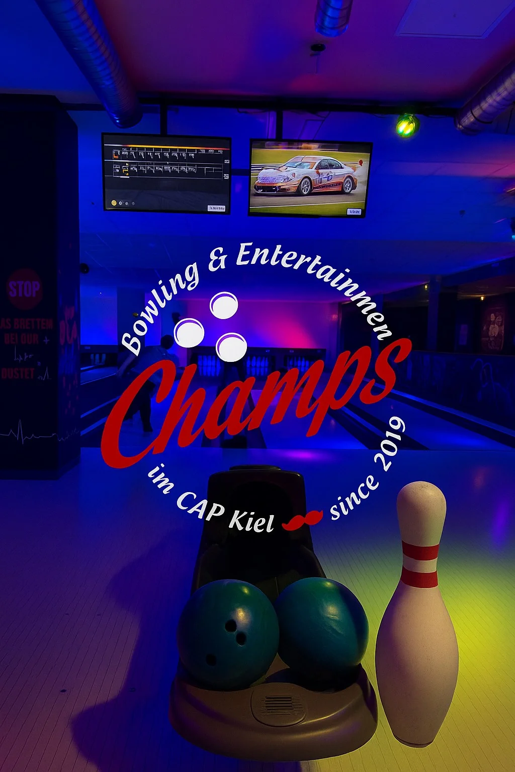 Champs Bowling Kiel GmbH Menschen im Bowlingbereich