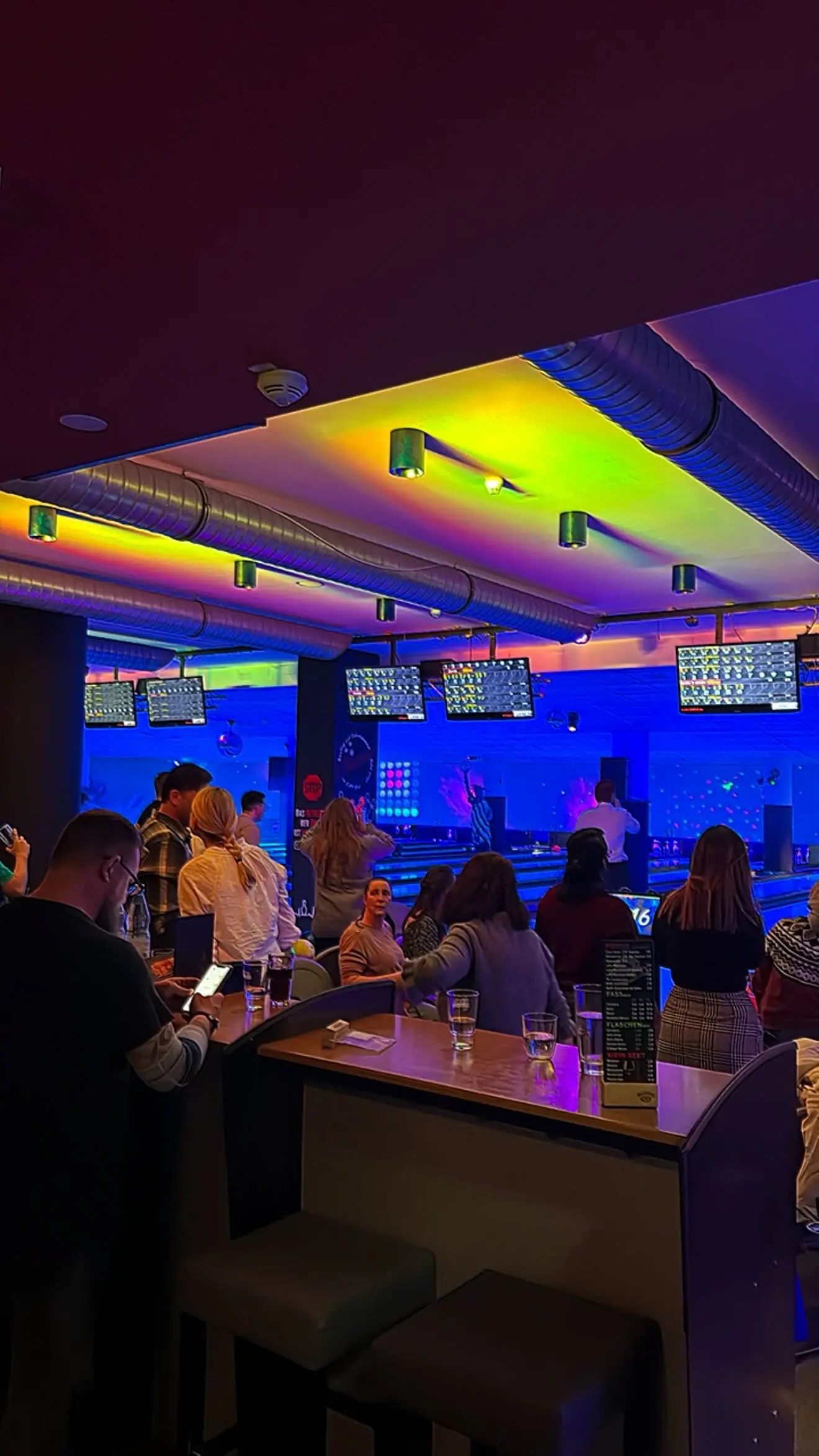 Champs Bowling Kiel GmbH Menschen im Bowlingbereich